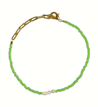 Load image into Gallery viewer, Brucie Green Glass &amp; Pearl Bead Bracelet/Anklet
