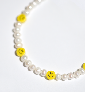 London Smiley Pearl Bracelet